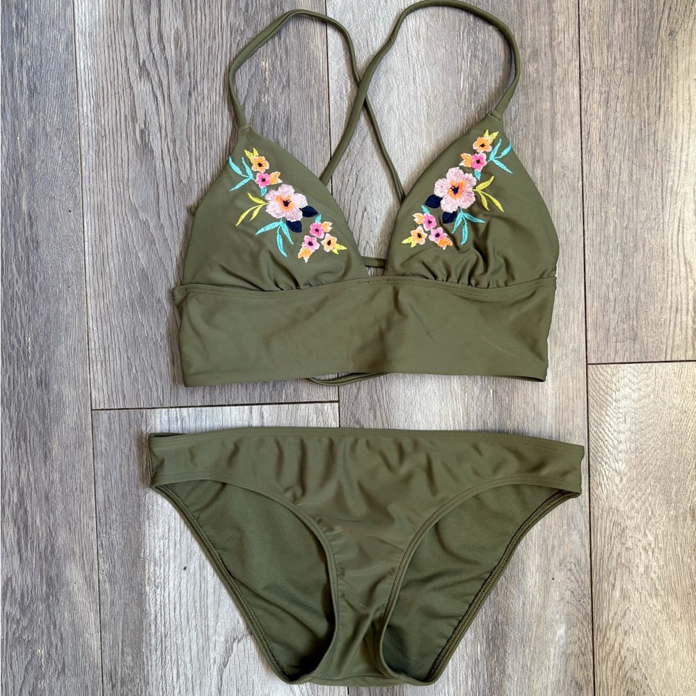 Hollister embroidered flower sage green bikini set